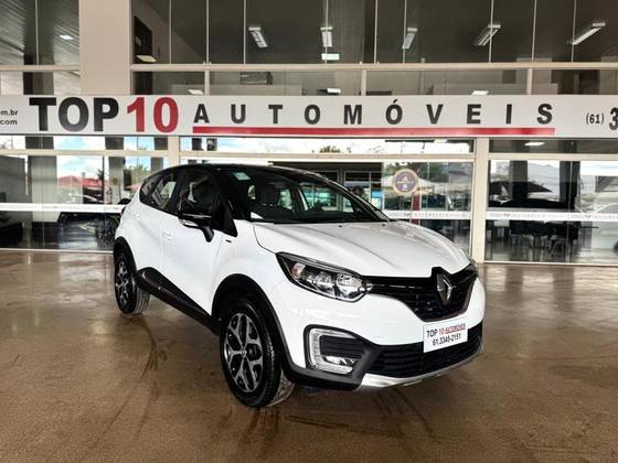 RENAULT CAPTUR 1.6 16V SCE FLEX BOSE X-TRONIC RENAULT CAPTUR 1.6 16V SCE FLEX BOSE X-TRONIC
